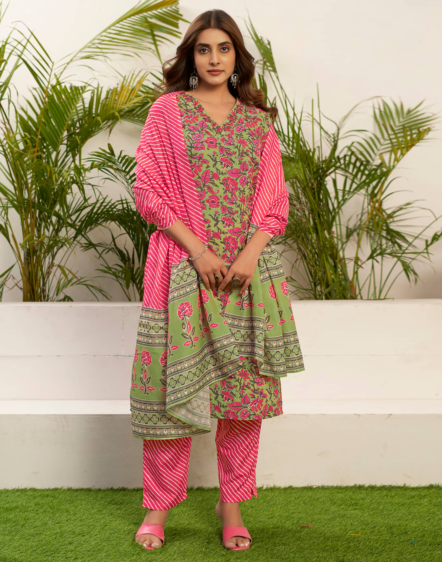     			Skylee Rayon Printed Kurti With Pants Women's Stitched Salwar Suit - Green ( Pack of 1 )
