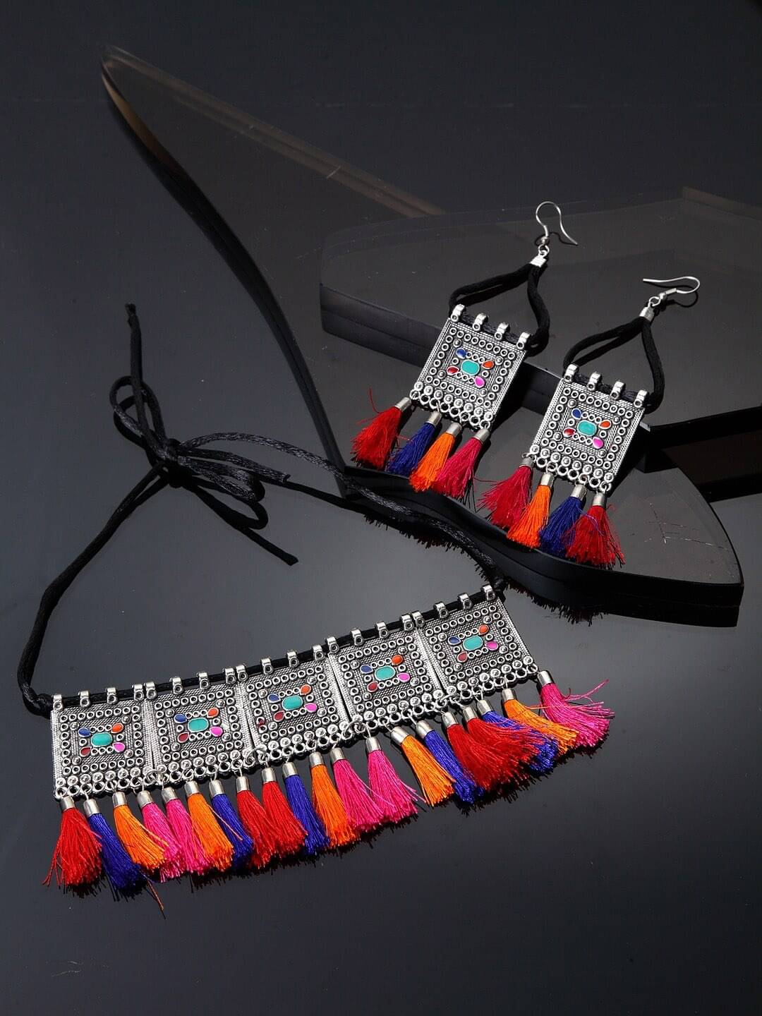    			Sunhari Jewels Multi Color Alloy Necklace Set ( Pack of 1 )