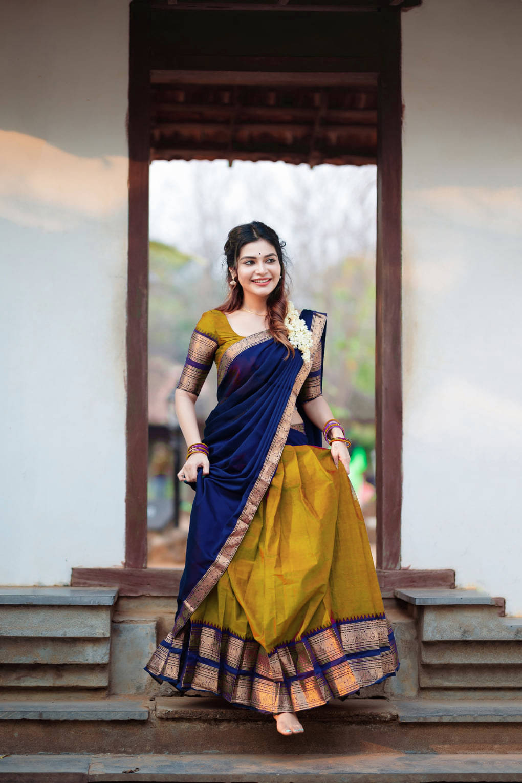 ISARA Banarasi Silk Printed Saree With Unstitched Blouse Piece ( Gold ) ISARA Banarasi Silk Printed Saree With Unstitched Blouse Piece ( Gold )