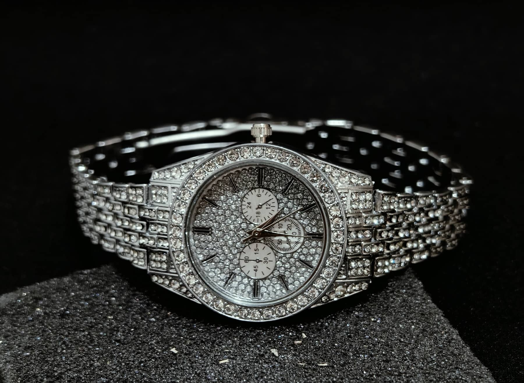 Renaissance Traders Silver Metal Analog Womens Watch