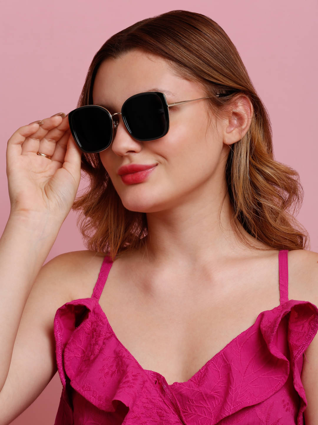     			Sunnies Black Oversized Sunglasses ( Pack of 1 )