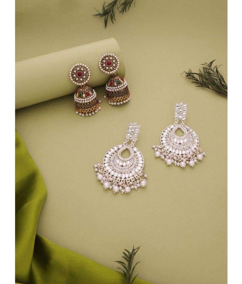     			MGSV White Stud Earrings ( Pack of 1 )
