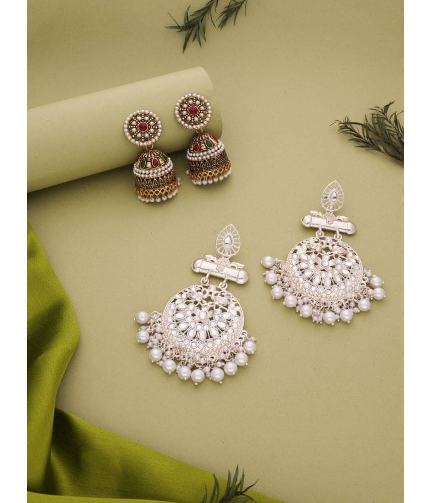     			MGSV White Stud Earrings ( Pack of 1 )