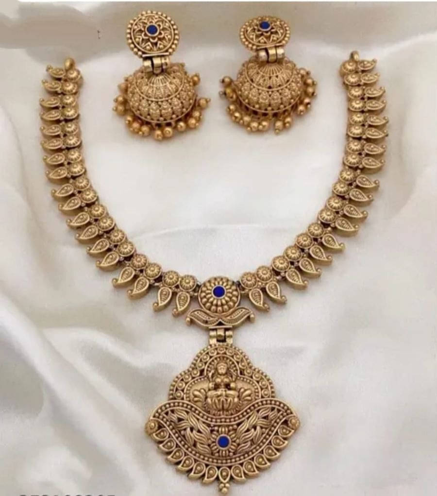     			Padmavati Bangles Blue Alloy Necklace Set ( Pack of 1 )