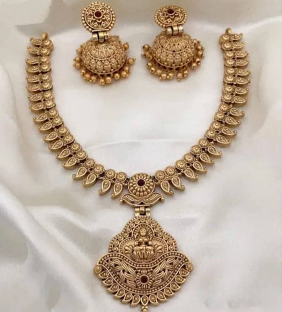     			Padmavati Bangles Maroon Alloy Necklace Set ( Pack of 1 )