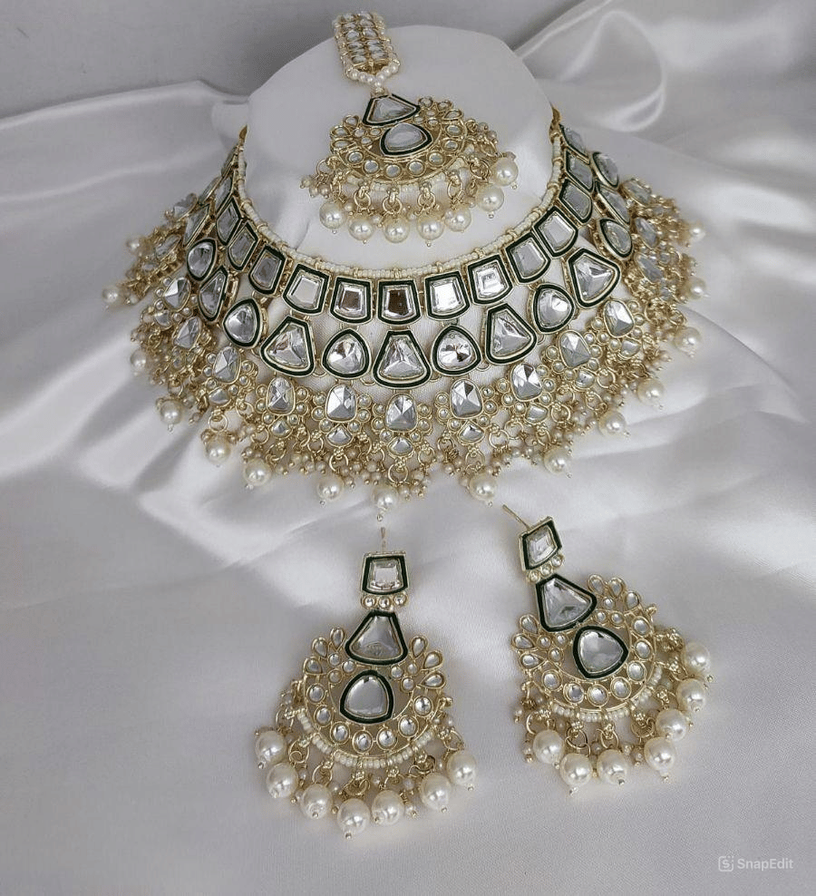     			Padmavati Bangles White Alloy Necklace Set ( Pack of 1 )