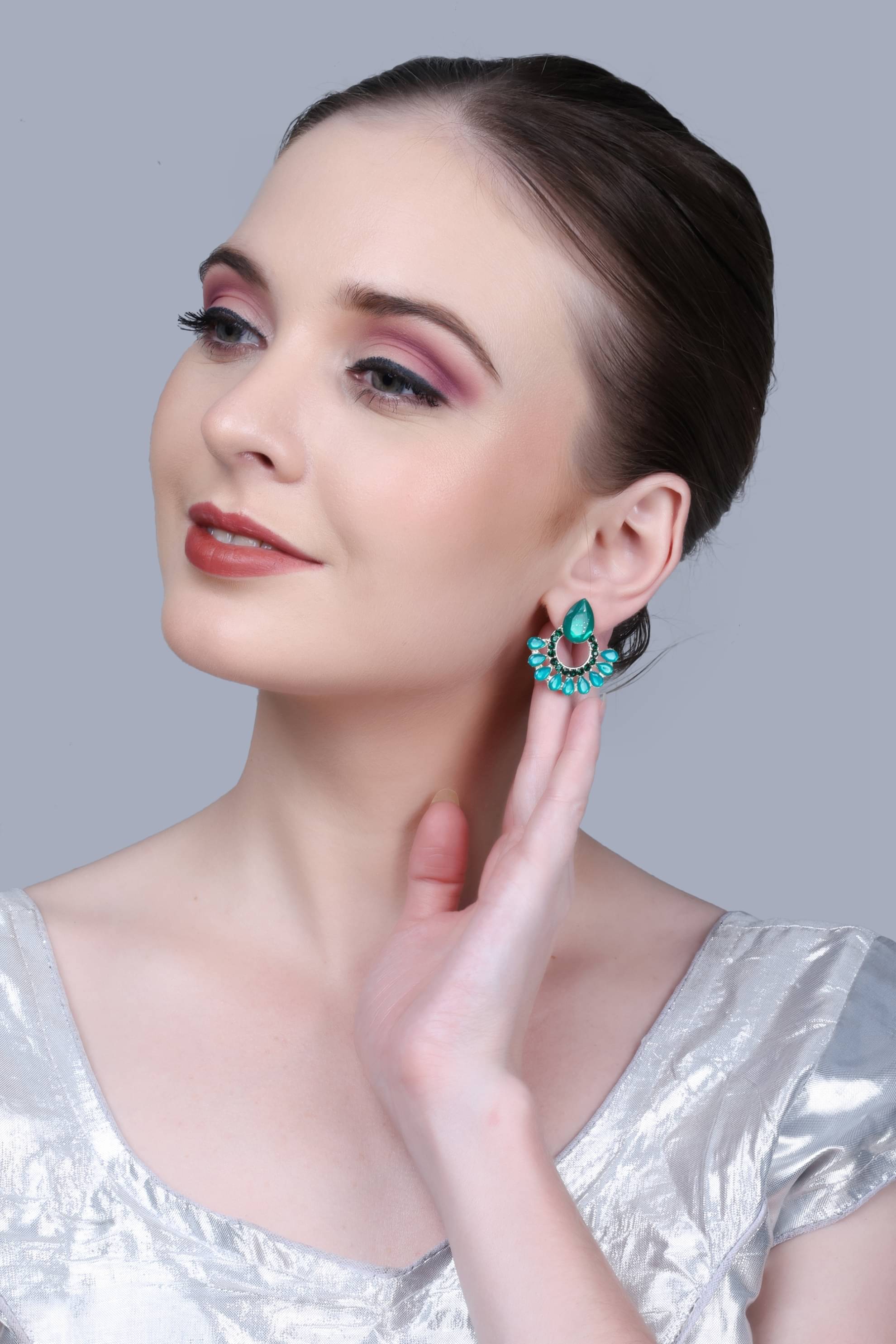     			SUNHARI Green Stud Earrings ( Pack of 1 )