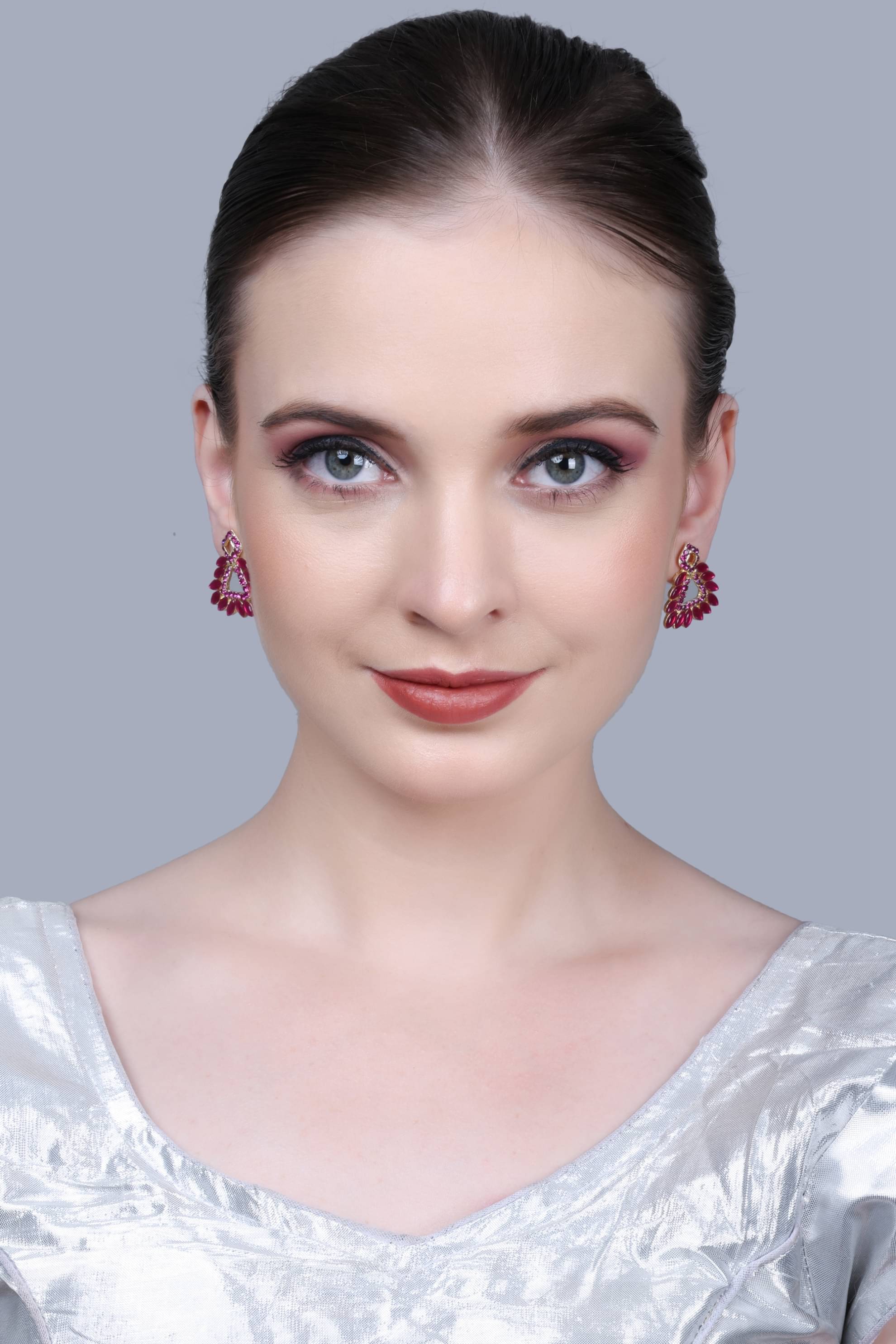     			SUNHARI Red Stud Earrings ( Pack of 1 )