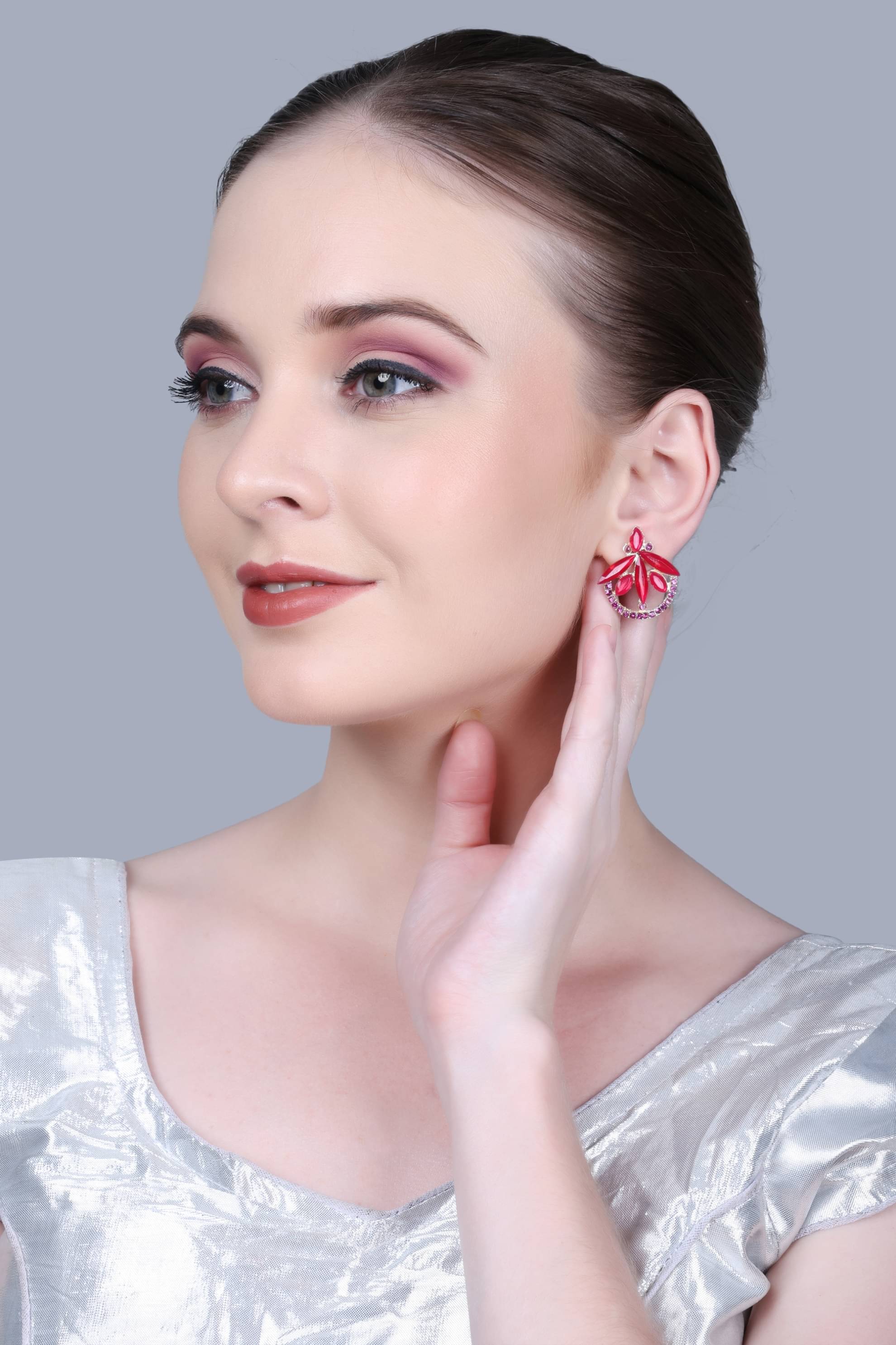    			Sunhari Jewels Red Stud Earrings ( Pack of 1 )