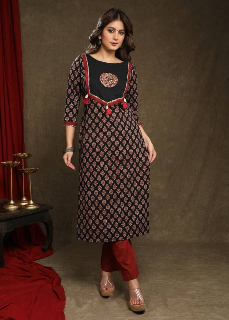     			AMTHI 100% Cotton Printed Straight Women's Kurti - Black ( Pack of 1 )