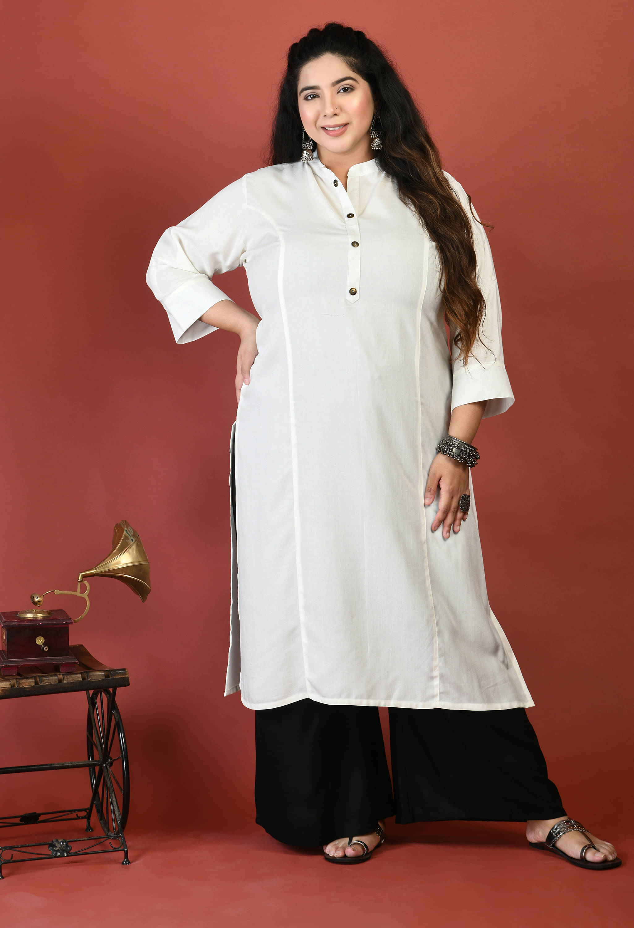     			PrettyPlus by Desinoor.com Rayon Solid Straight Women's Kurti - White ( Pack of 1 )