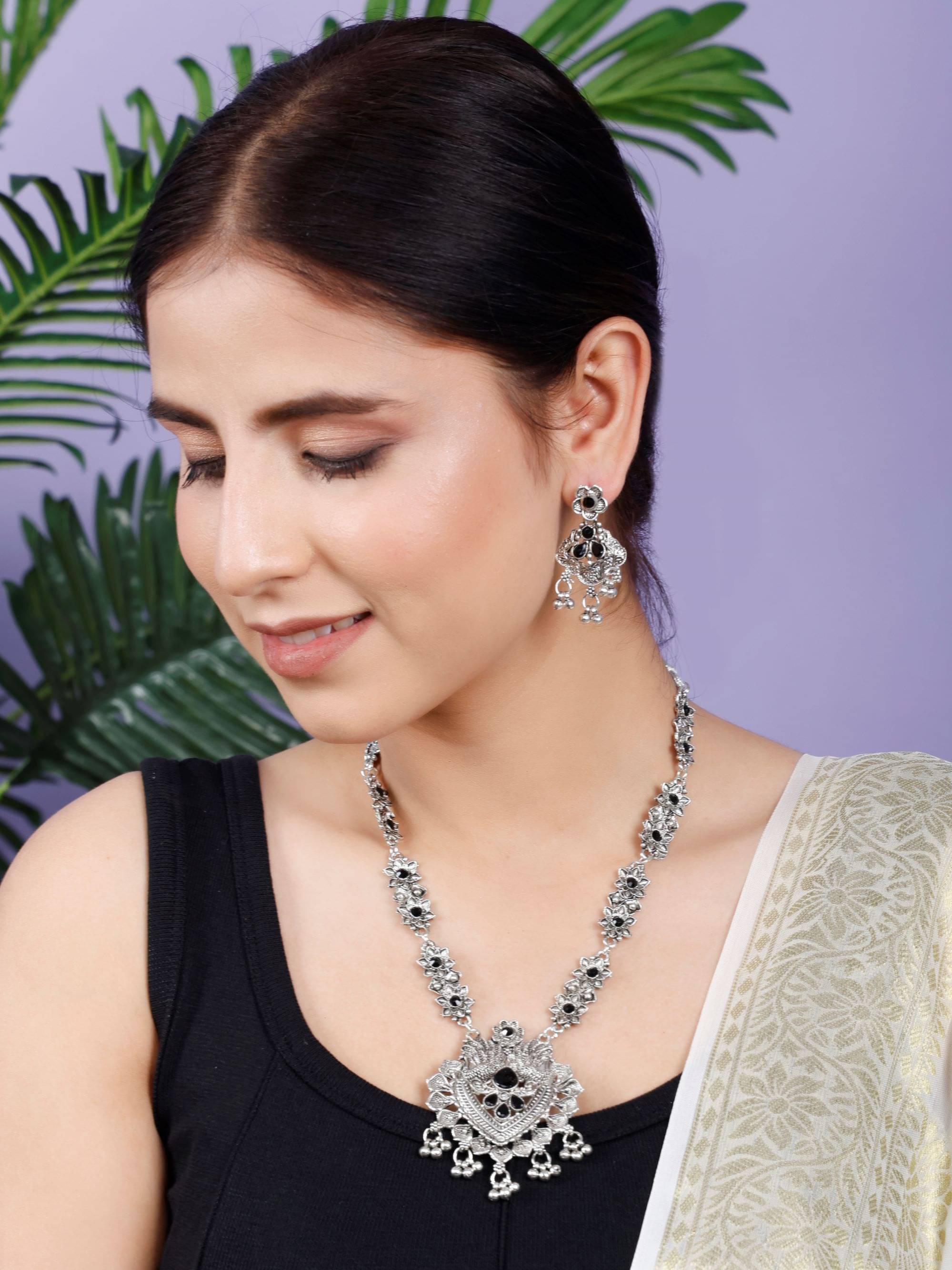    			SUNHARI Black Alloy Necklace Set ( Pack of 1 )