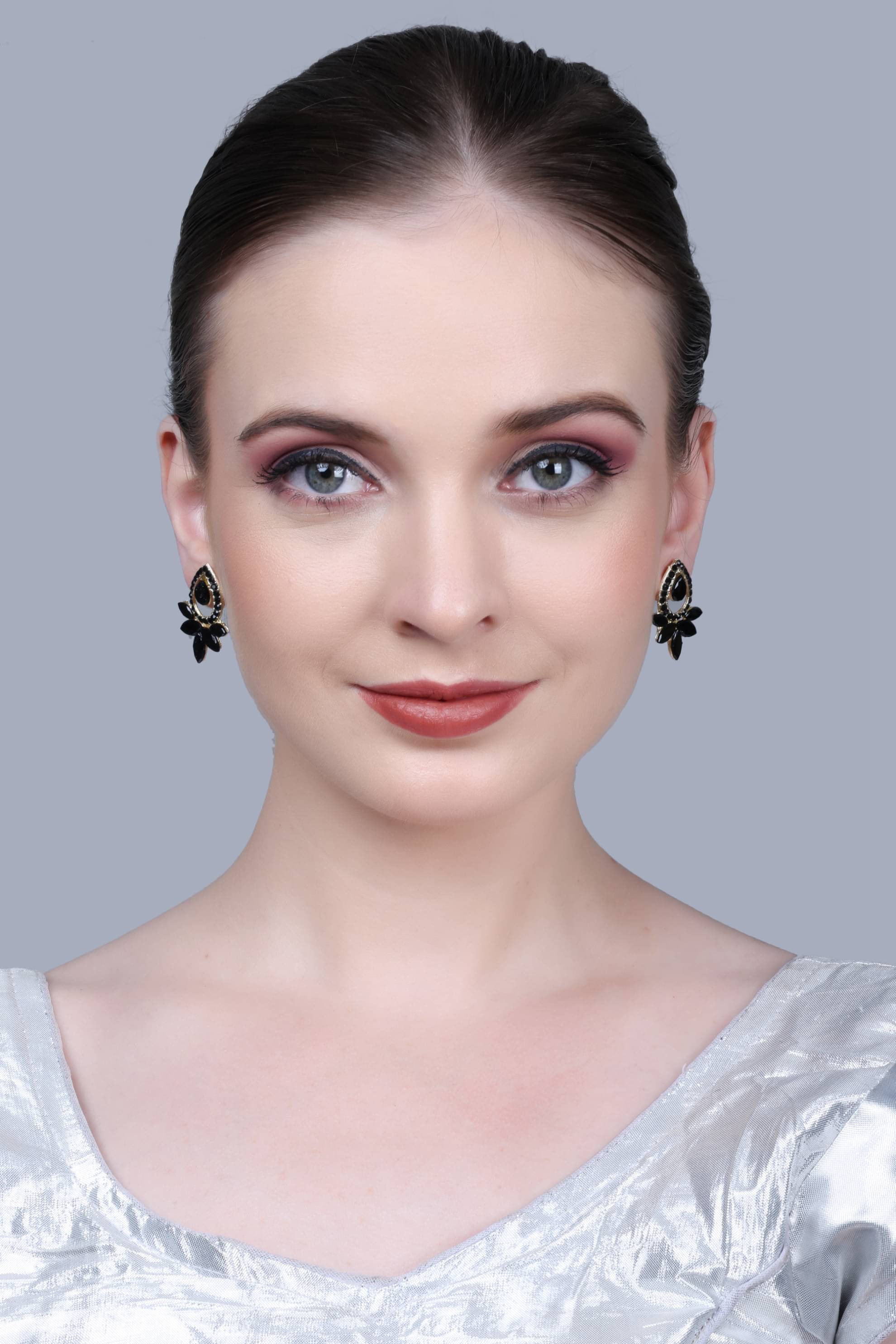     			SUNHARI Black Stud Earrings ( Pack of 1 )