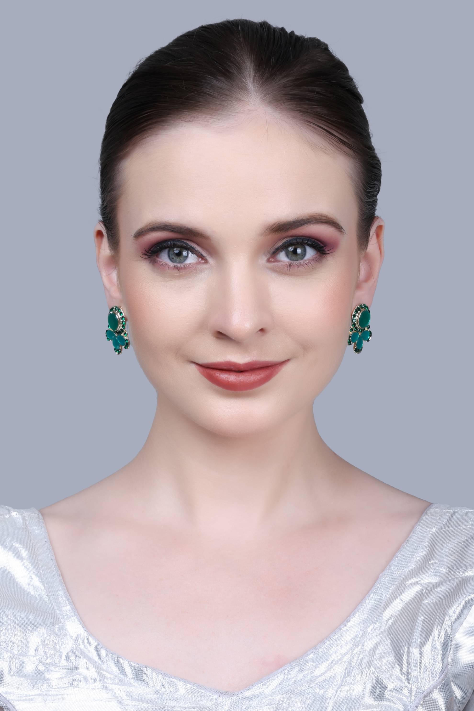     			SUNHARI Green Stud Earrings ( Pack of 1 )
