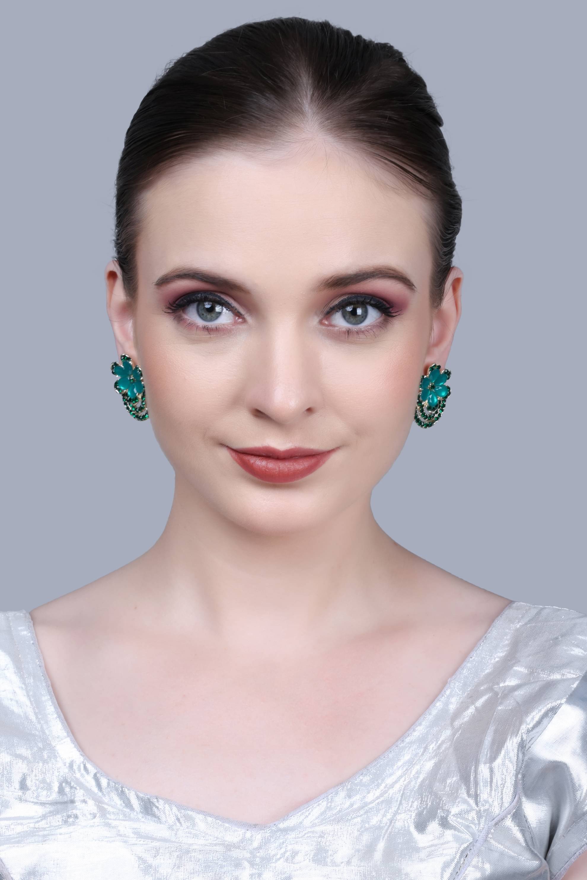     			SUNHARI Green Stud Earrings ( Pack of 1 )