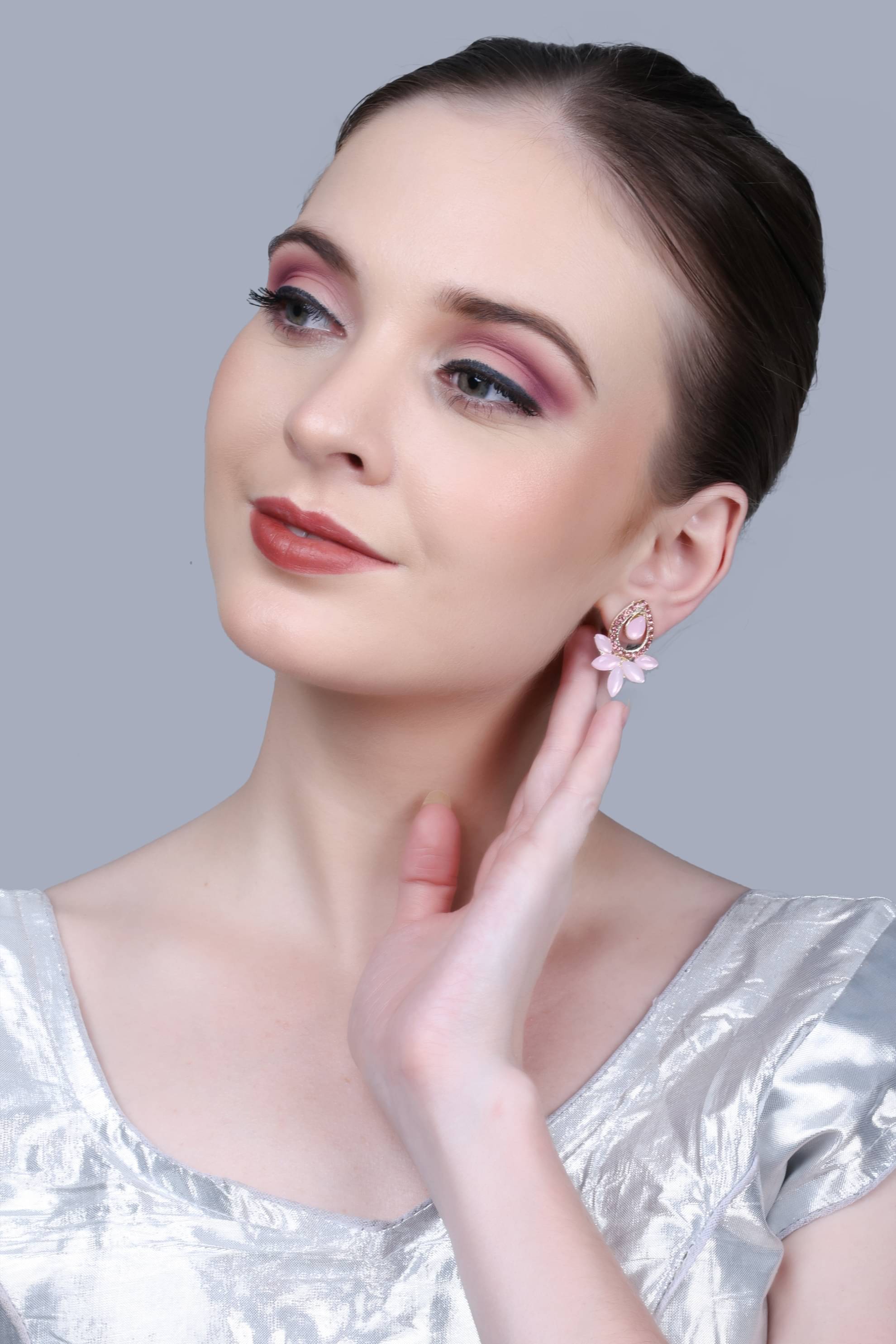     			SUNHARI Pink Stud Earrings ( Pack of 1 )