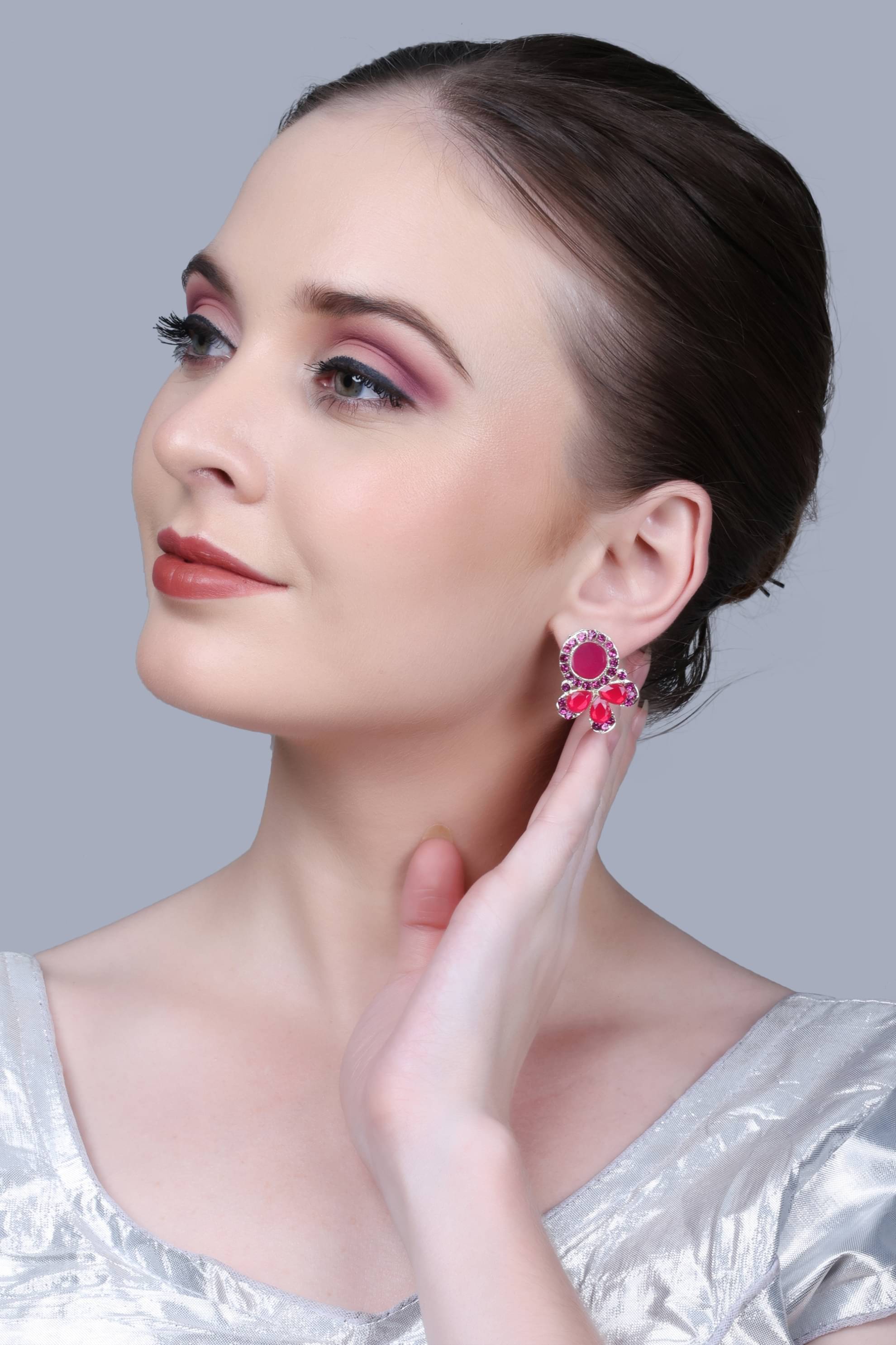     			SUNHARI Red Stud Earrings ( Pack of 1 )
