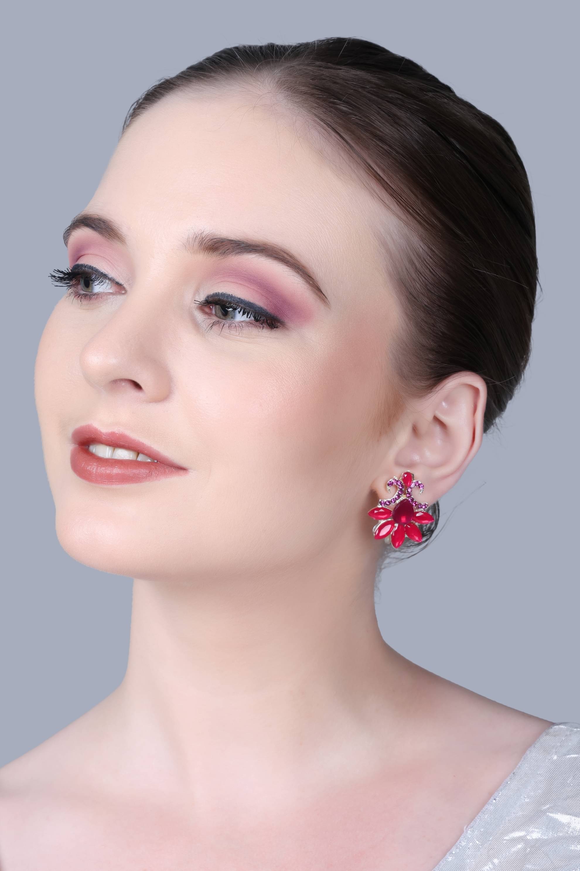     			SUNHARI Red Stud Earrings ( Pack of 1 )