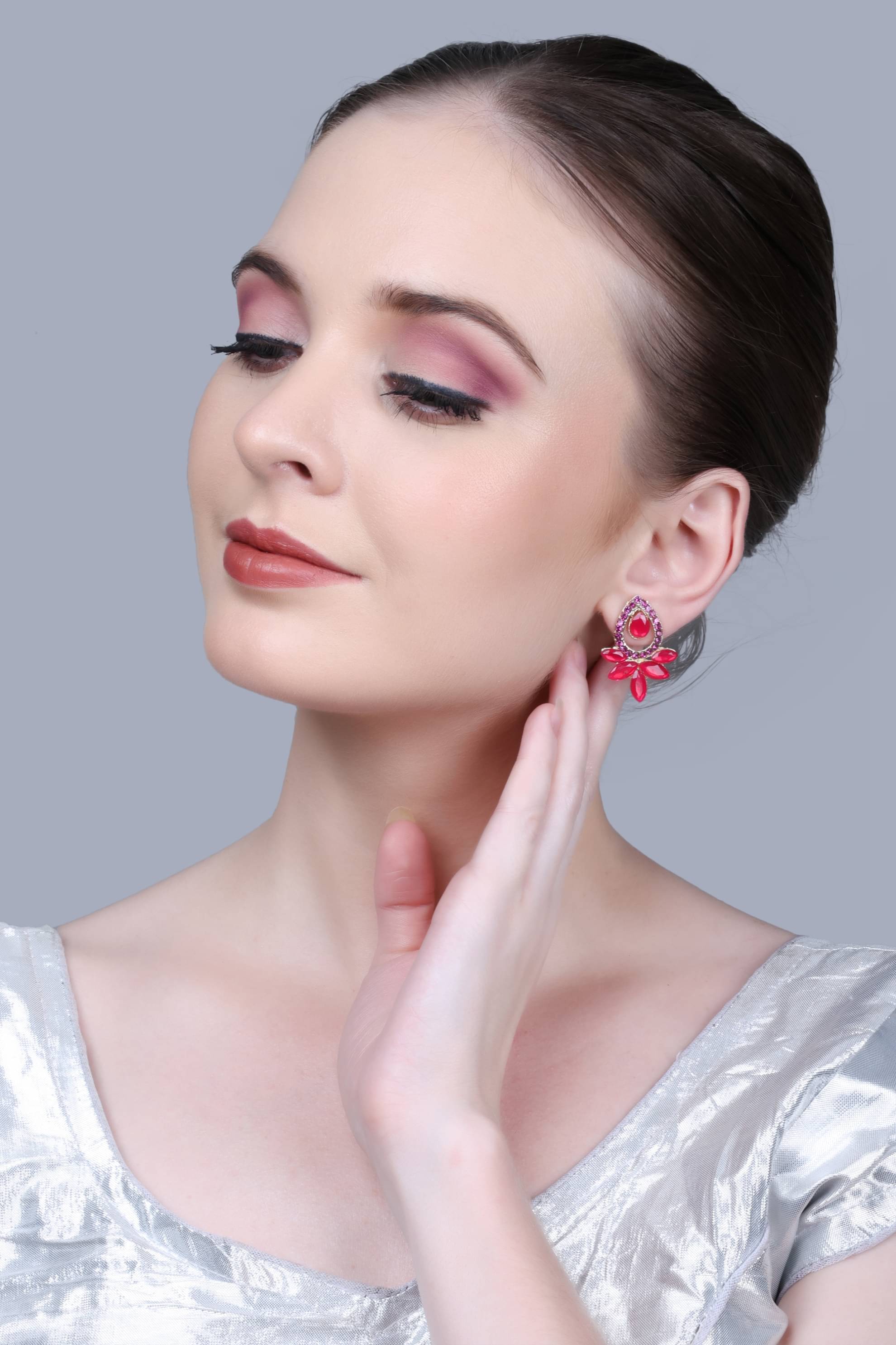     			SUNHARI Red Stud Earrings ( Pack of 1 )