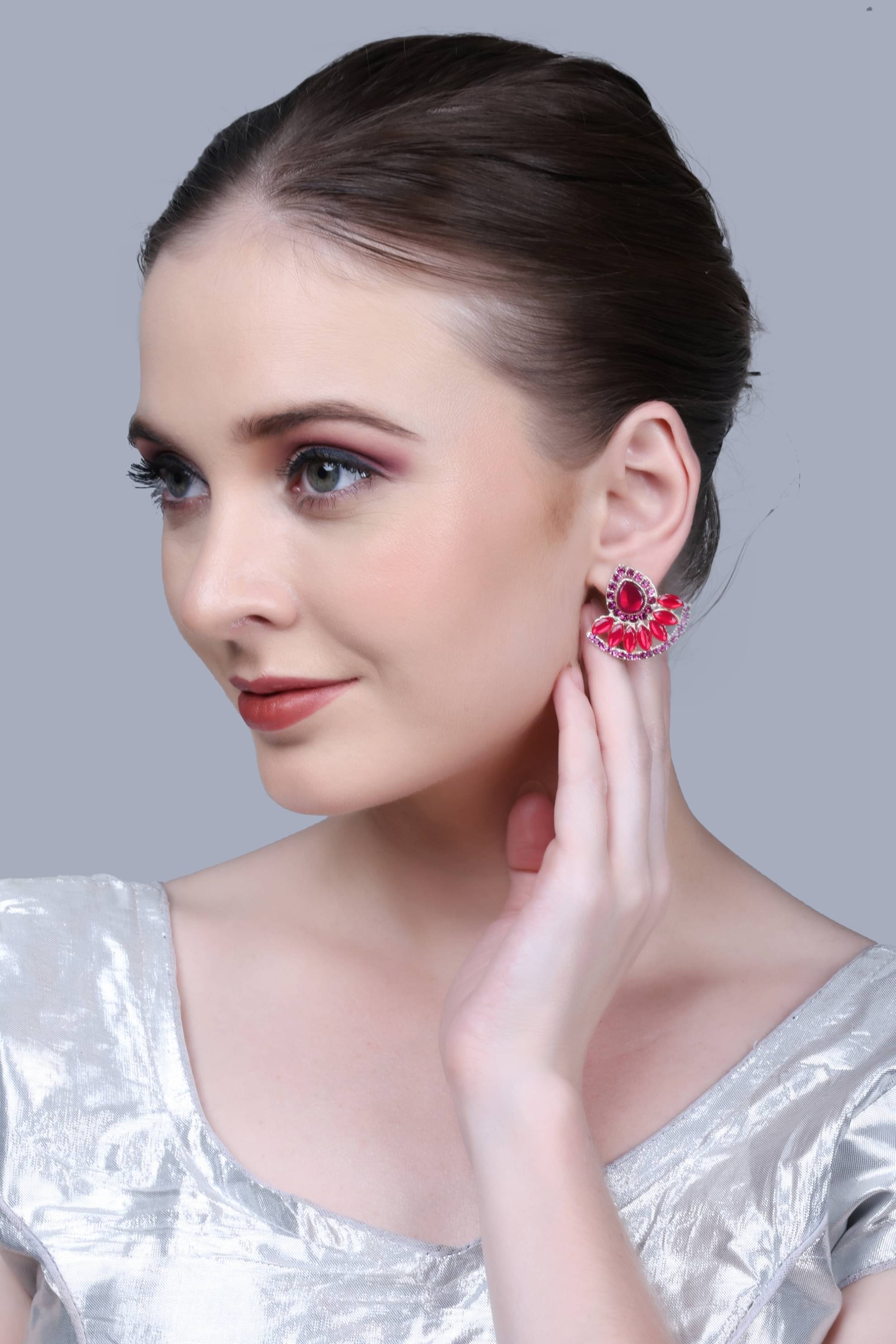     			SUNHARI Red Stud Earrings ( Pack of 1 )