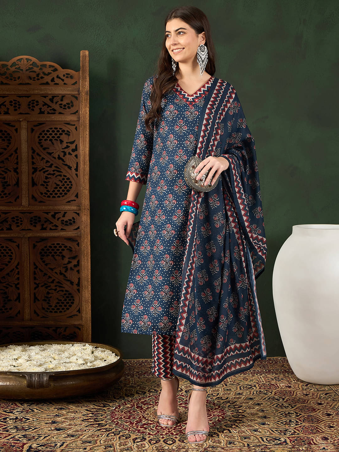 Vaamsi Rayon Printed Kurti With Pants Women's Stitched Salwar Suit - Navy Blue ( Pack of 1 ) Vaamsi Rayon Printed Kurti With Pants Women's Stitched Salwar Suit - Navy Blue ( Pack of 1 )