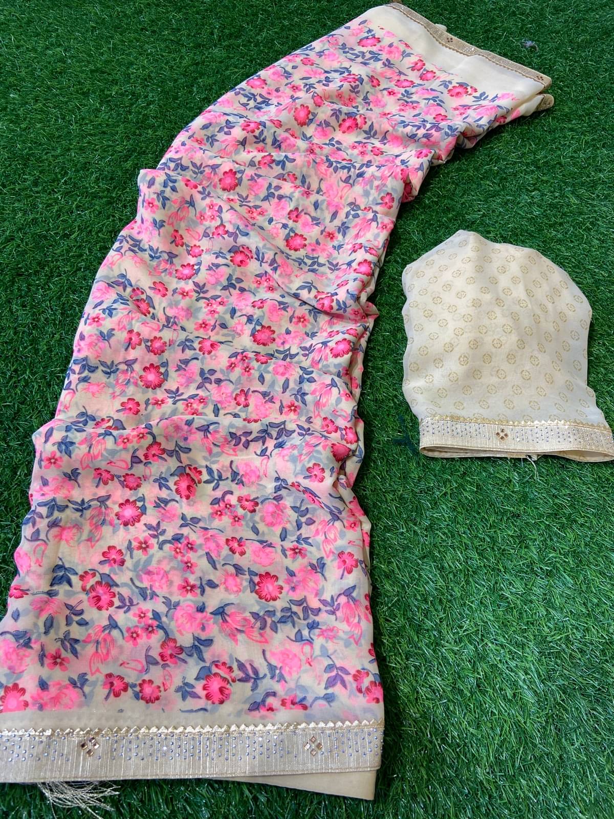     			BHAVIKA SILK MILLS Georgette Printed Saree With Unstitched Blouse Piece ( Cream )
