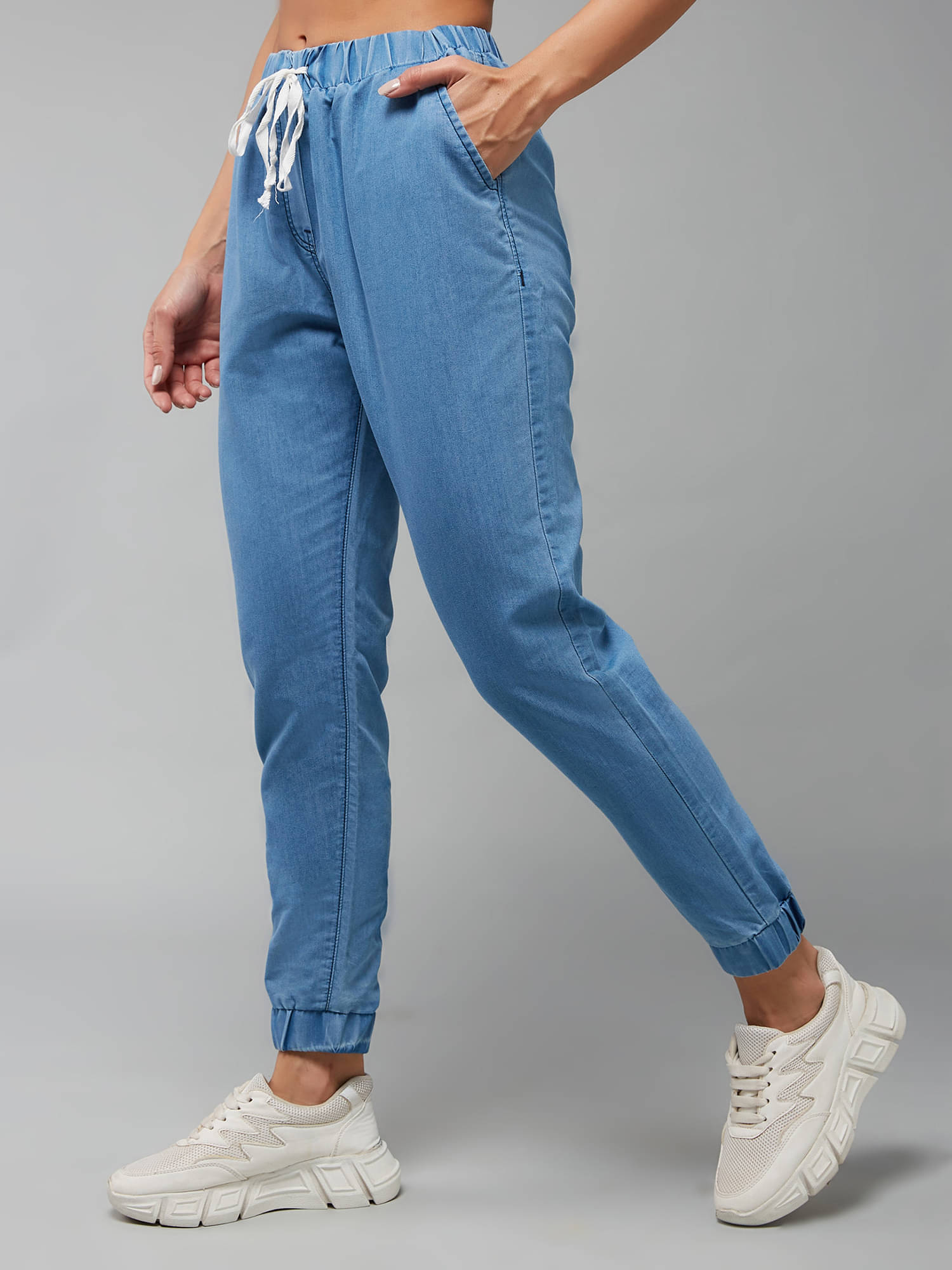     			Dolce Crudo - Blue Denim Regular Fit Women's Jeans ( Pack of 1 )