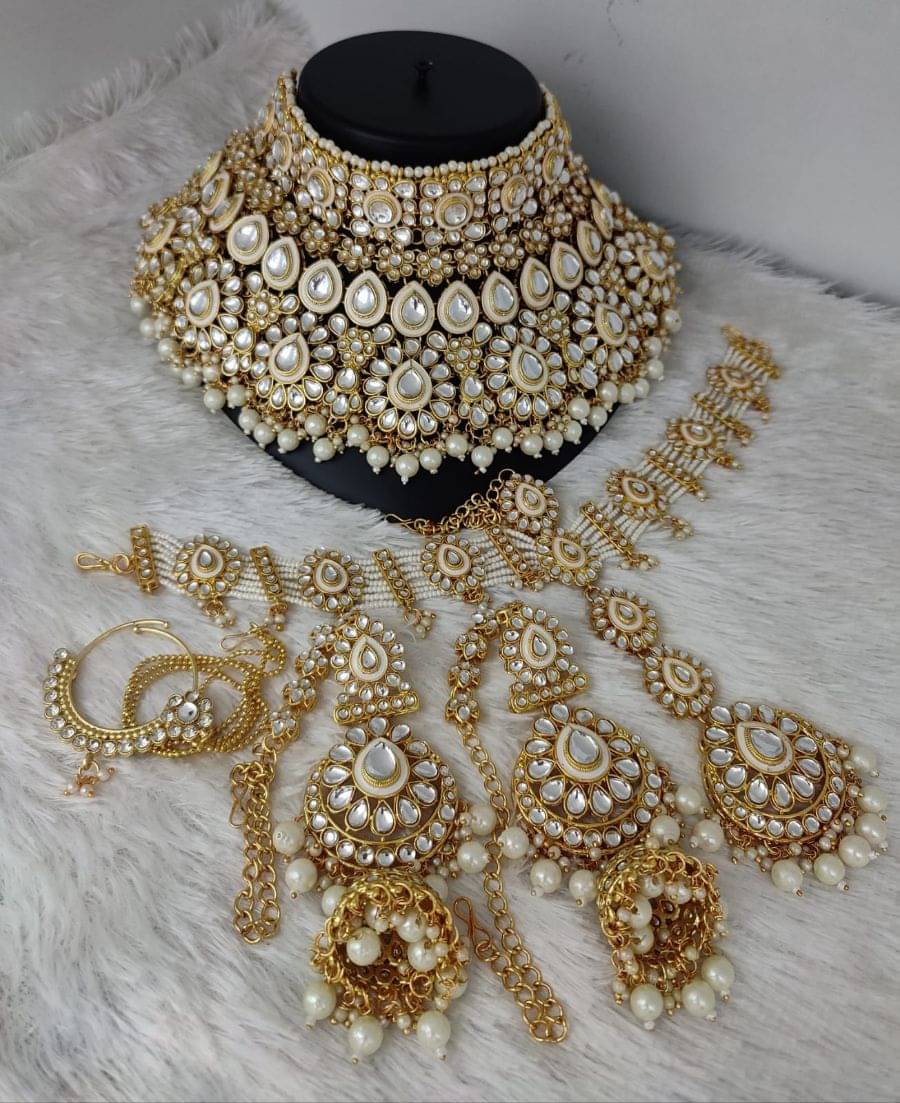 Padmavati Bangles White Alloy Necklace Set ( Pack of 1 ) Padmavati Bangles White Alloy Necklace Set ( Pack of 1 )