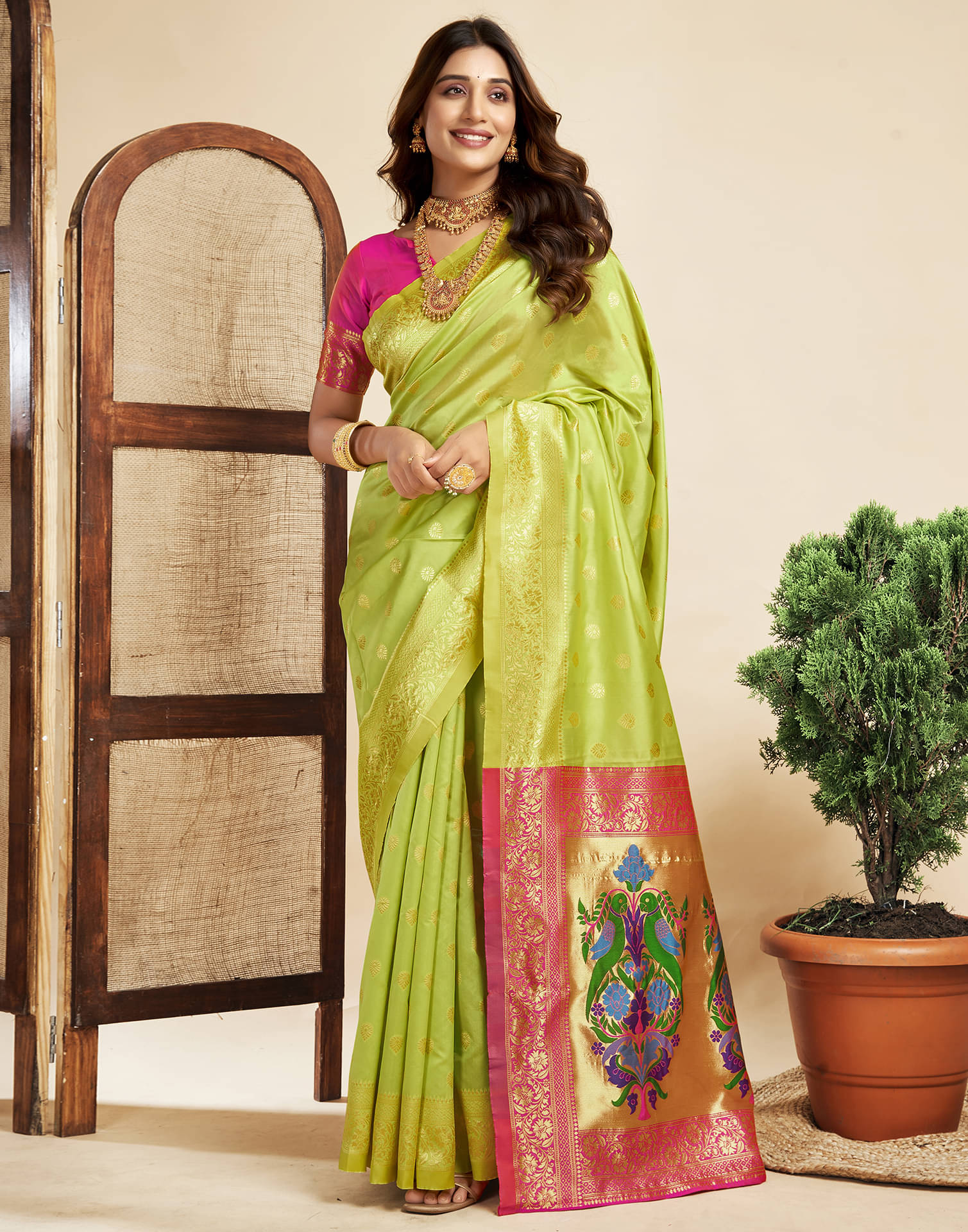     			Satrani Silk Blend Self Design Saree With Unstitched Blouse Piece ( Lime Green )