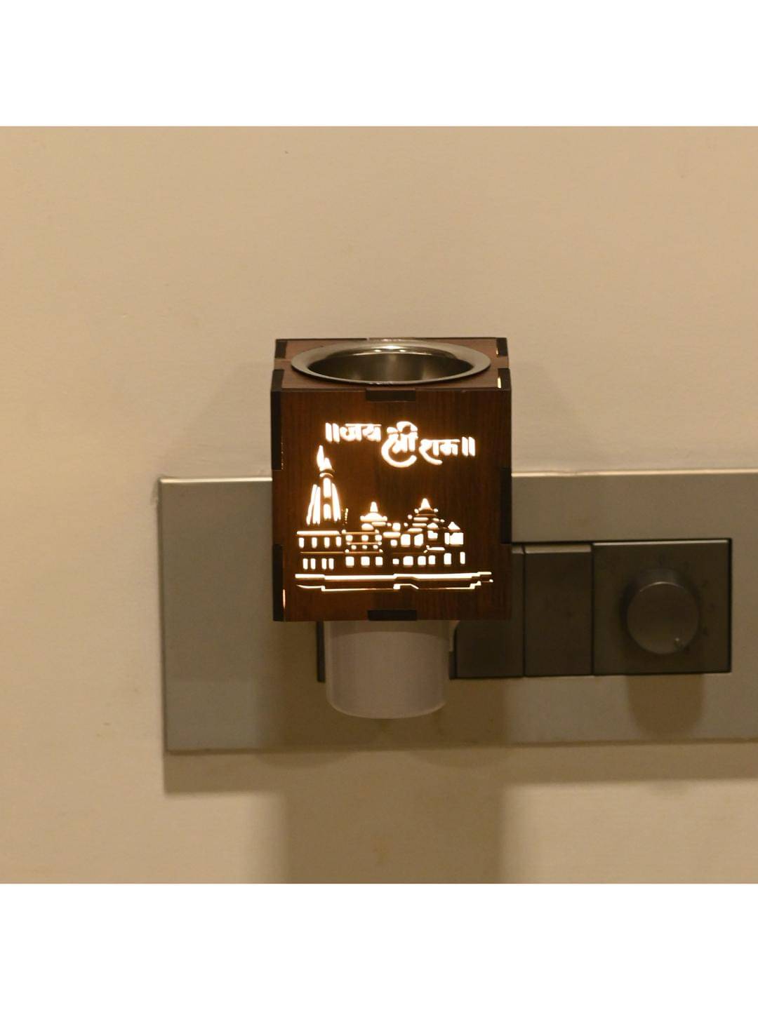 Somil Incense Stick Holder Spicewood 200 gm ( Pack of 1 )     			Somil Incense Stick Holder Spicewood 200 gm ( Pack of 1 )