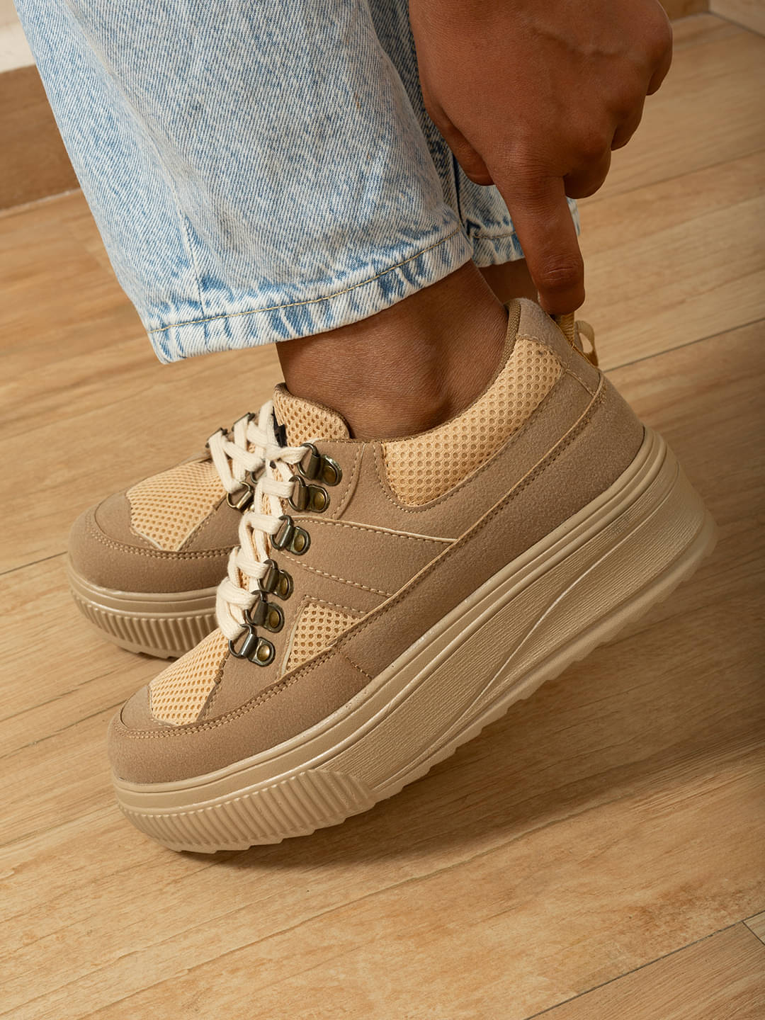     			Big Fox Beige Women's Sneakers