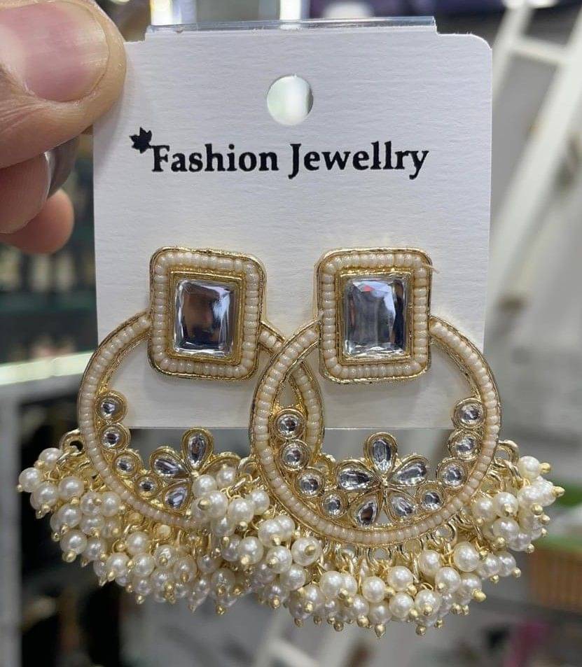     			Padmavati Bangles White Chandbalis Earrings ( Pack of 1 )