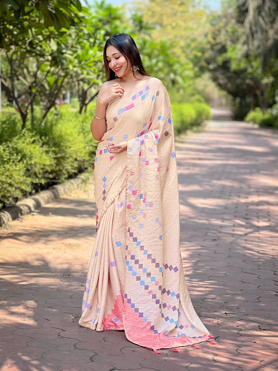     			Rekha Maniyar Satin Printed Saree With Unstitched Blouse Piece ( Cream )