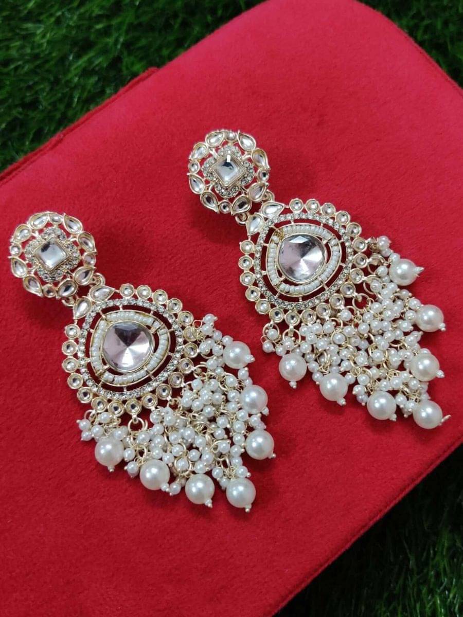     			Padmavati Bangles White Chandbalis Earrings ( Pack of 1 )
