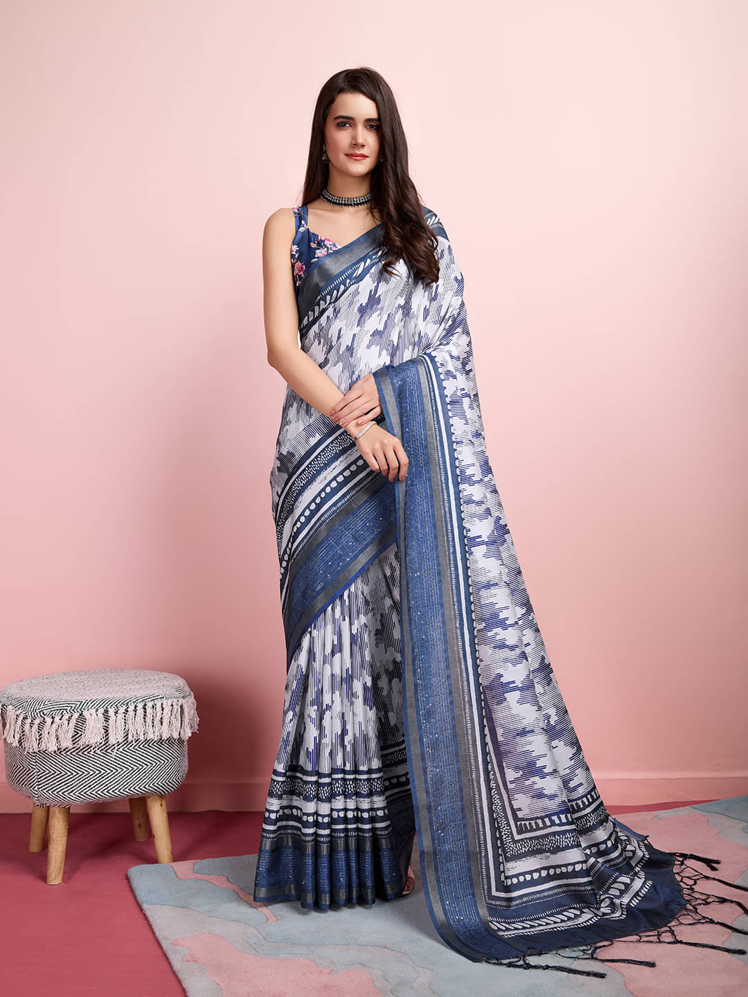 Rekha Maniyar Silk Blend Printed Saree With Unstitched Blouse Piece ( Blue ) Rekha Maniyar Silk Blend Printed Saree With Unstitched Blouse Piece ( Blue )