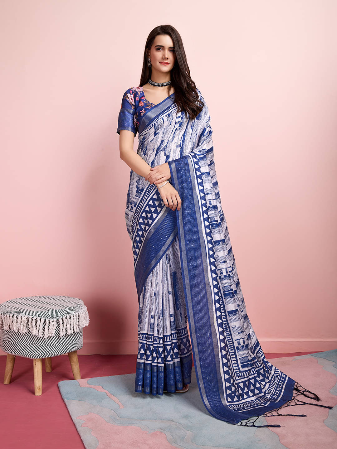 Rekha Maniyar Silk Blend Printed Saree With Unstitched Blouse Piece ( Blue ) Rekha Maniyar Silk Blend Printed Saree With Unstitched Blouse Piece ( Blue )