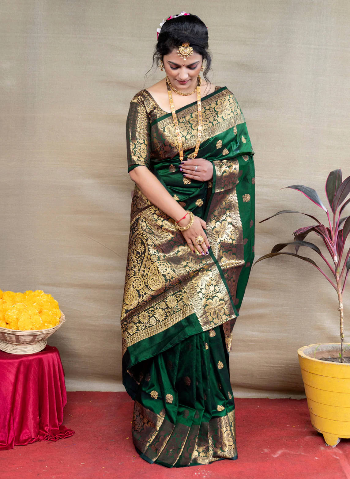 SSP TEX Silk Blend Self Design Saree With Unstitched Blouse Piece ( Green ) SSP TEX Silk Blend Self Design Saree With Unstitched Blouse Piece ( Green )