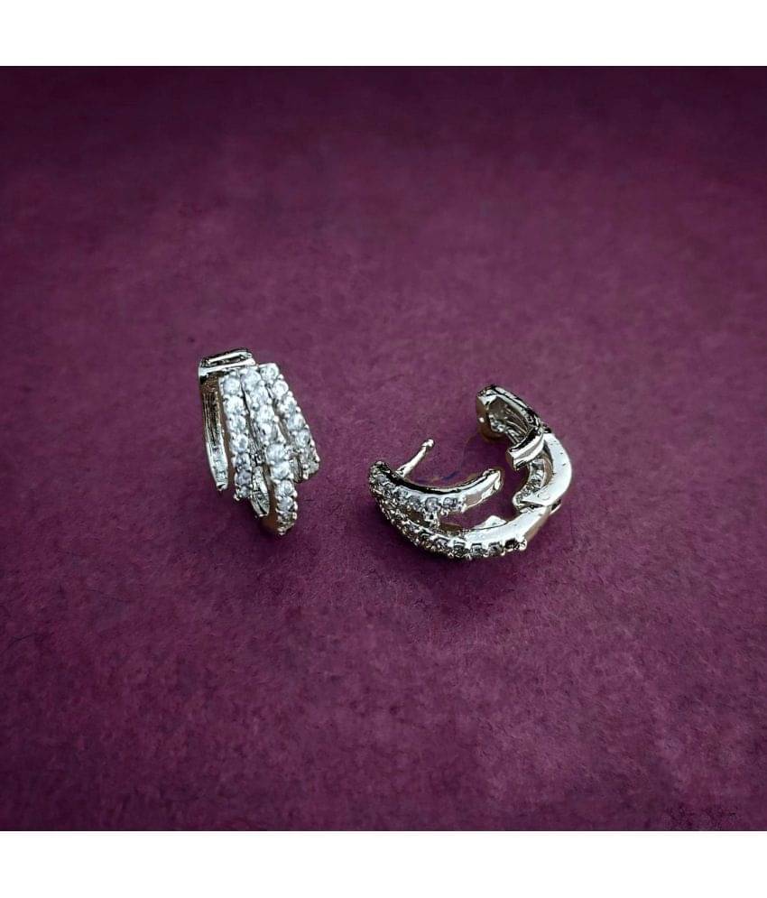     			gilher White Bali Earrings ( Pack of 1 )
