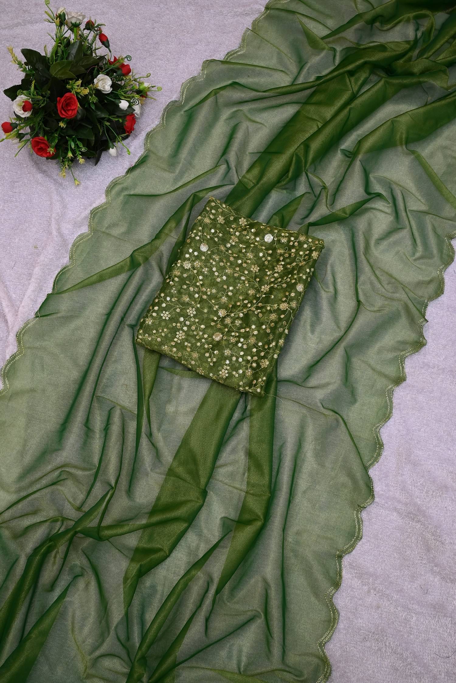 Apnisha Organza Solid Saree With Unstitched Blouse Piece ( Green ) Apnisha Organza Solid Saree With Unstitched Blouse Piece ( Green )