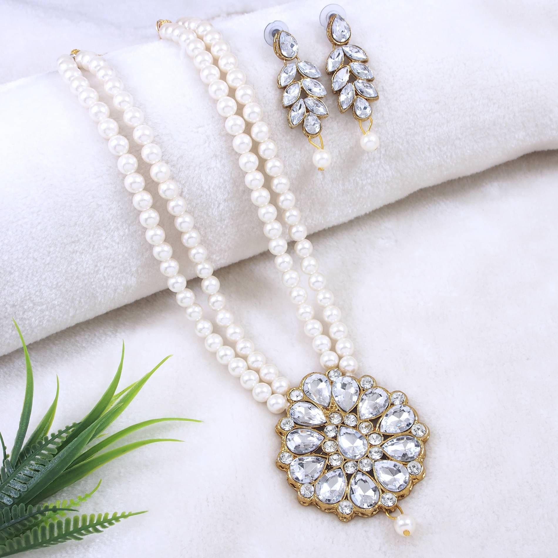 Padmavati Bangles White Pendant set ( Pack of 1 ) Padmavati Bangles White Pendant set ( Pack of 1 )