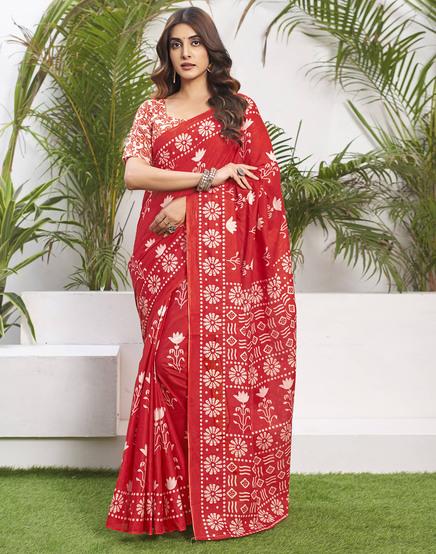 Satrani Cotton Printed Saree With Unstitched Blouse Piece ( Red ) Satrani Cotton Printed Saree With Unstitched Blouse Piece ( Red )