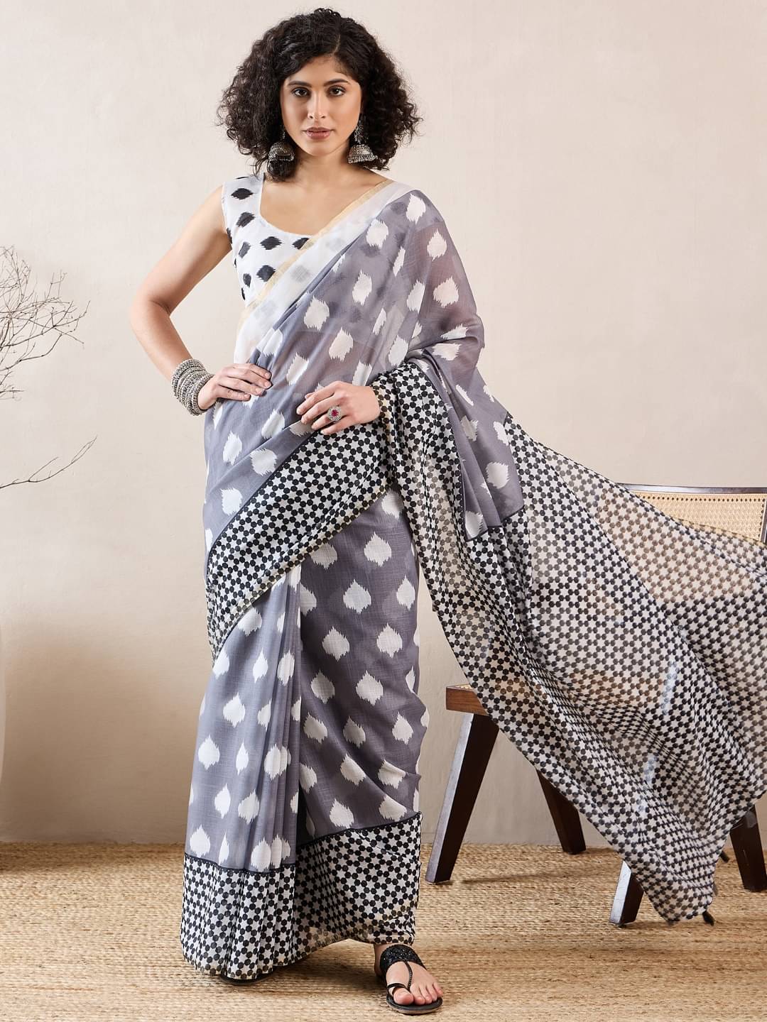     			Vaamsi Linen Printed Saree With Unstitched Blouse Piece ( Grey )