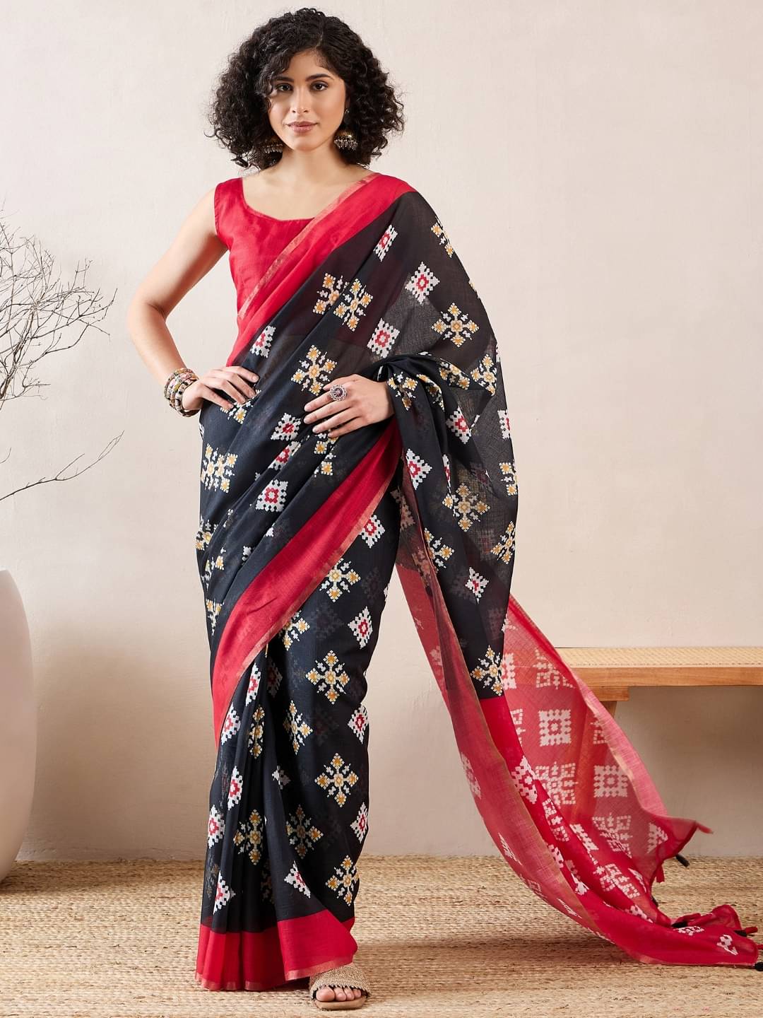     			Vaamsi Linen Printed Saree With Unstitched Blouse Piece ( Black )