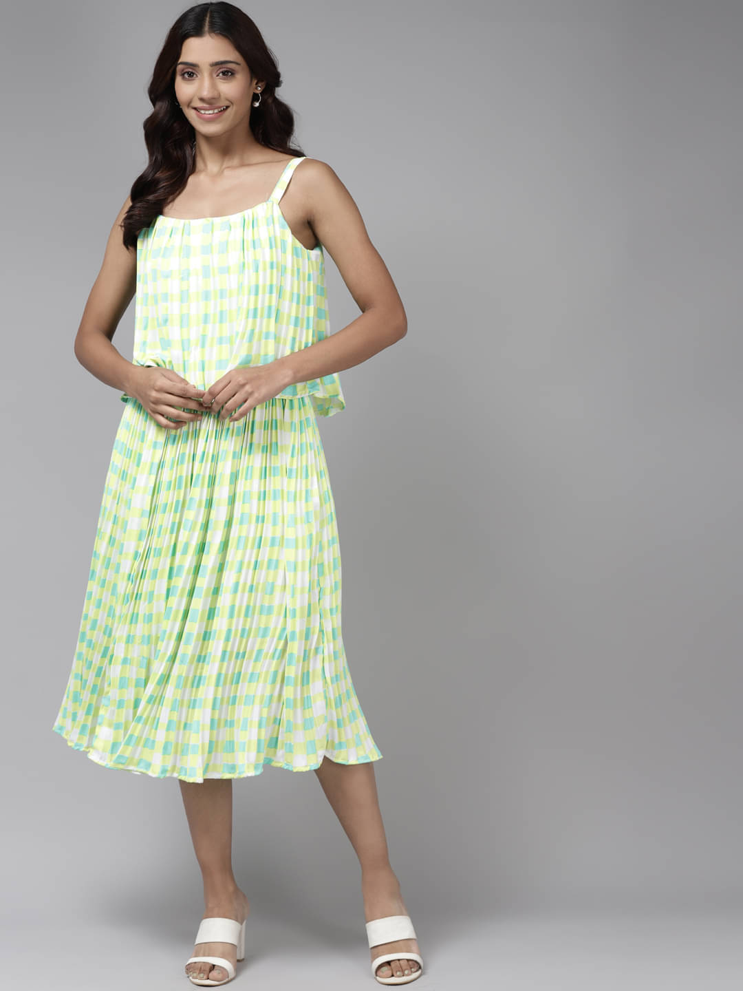     			Aarika Women Georgette Colorblock Fit & Flare Dress ( Green )