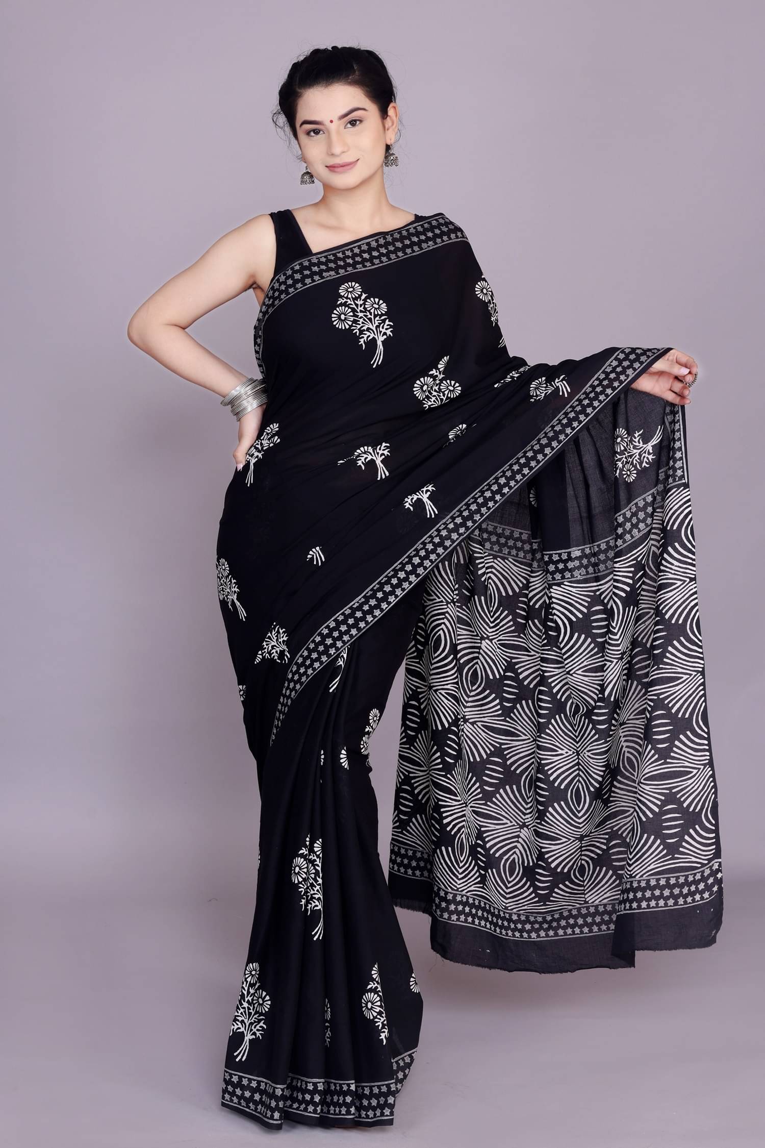 NOITAERCPR Cotton Printed Saree With Unstitched Blouse Piece ( Black ) NOITAERCPR Cotton Printed Saree With Unstitched Blouse Piece ( Black )