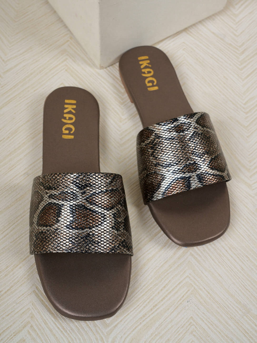     			IKAGI Gray Women's Flats