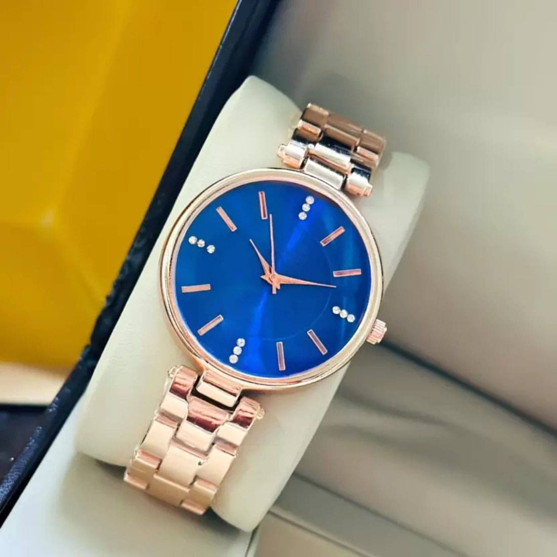     			REESKY Rose Gold Metal Analog Womens Watch