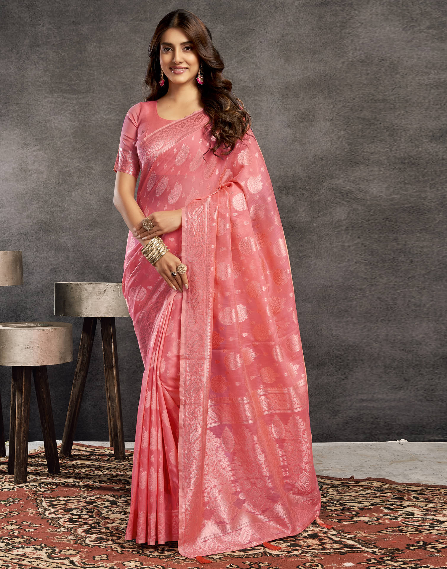     			Samah Silk Blend Self Design Saree With Unstitched Blouse Piece ( Rose Gold )