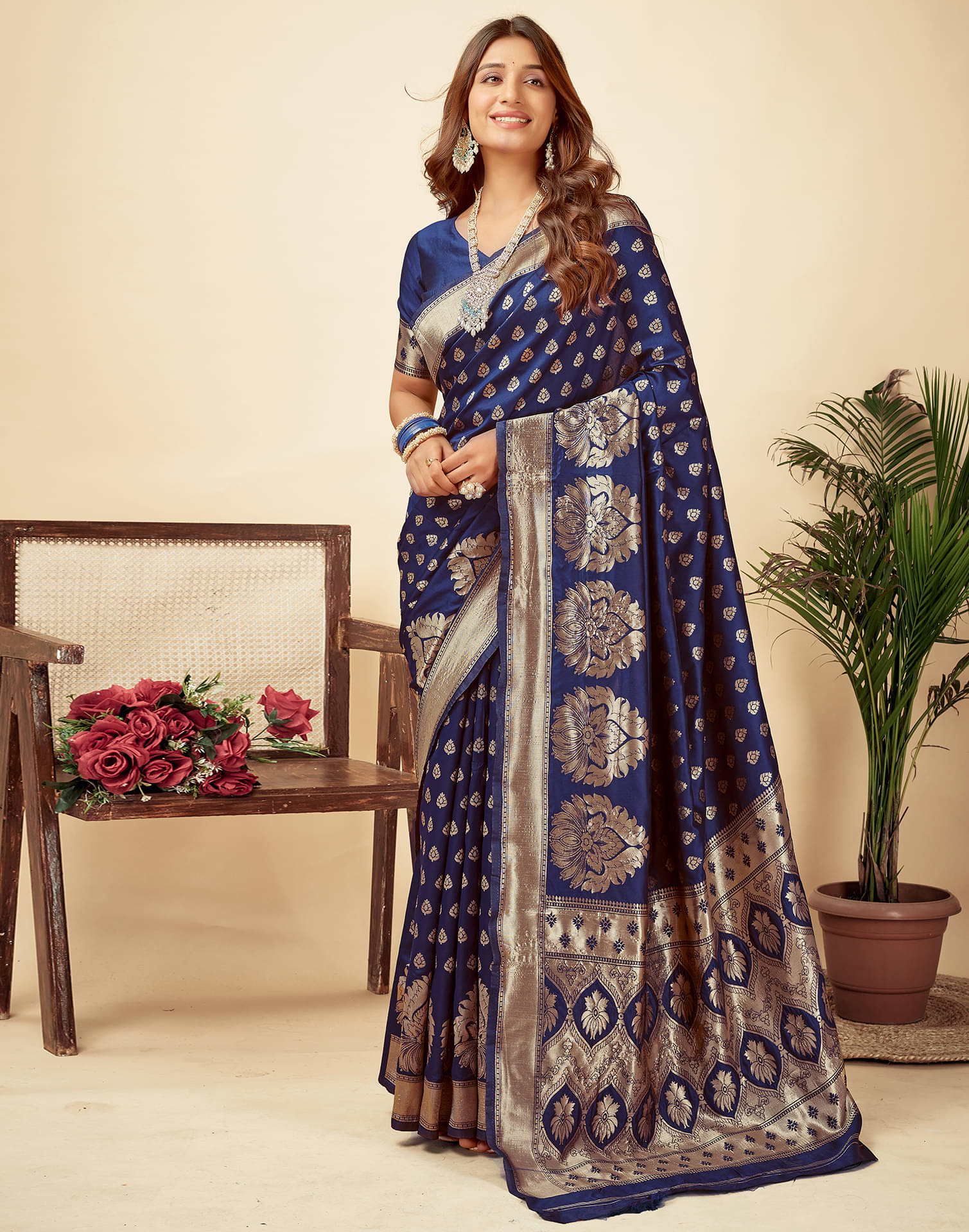     			Samah Silk Blend Self Design Saree With Unstitched Blouse Piece ( Navy Blue )