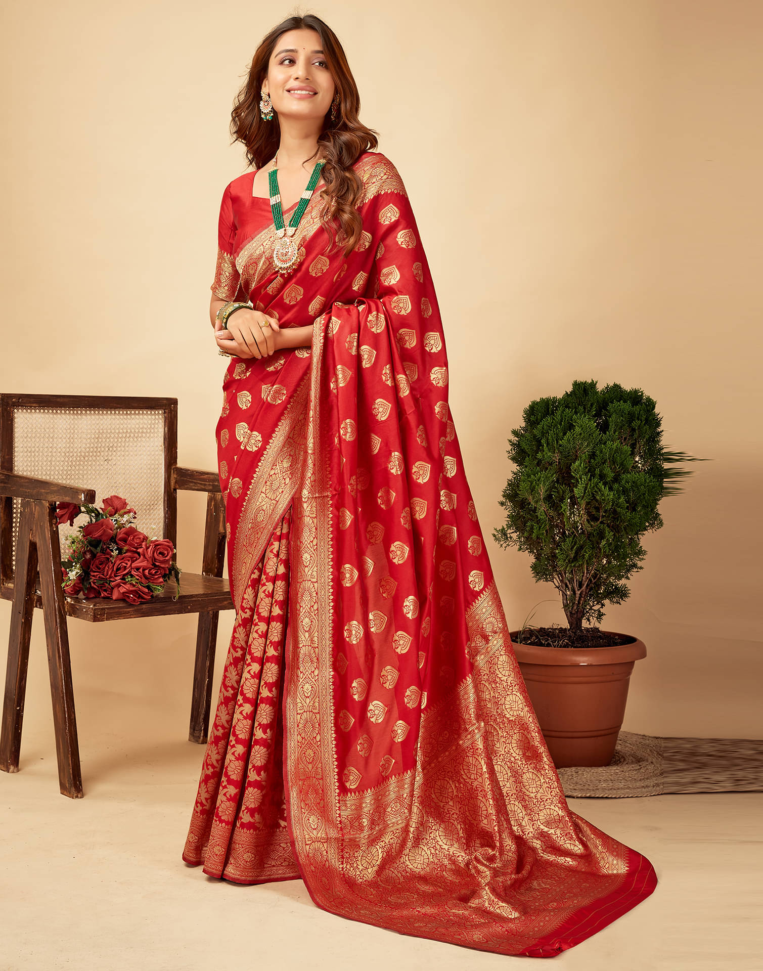 Satrani Silk Blend Self Design Saree With Unstitched Blouse Piece ( Red ) Satrani Silk Blend Self Design Saree With Unstitched Blouse Piece ( Red )